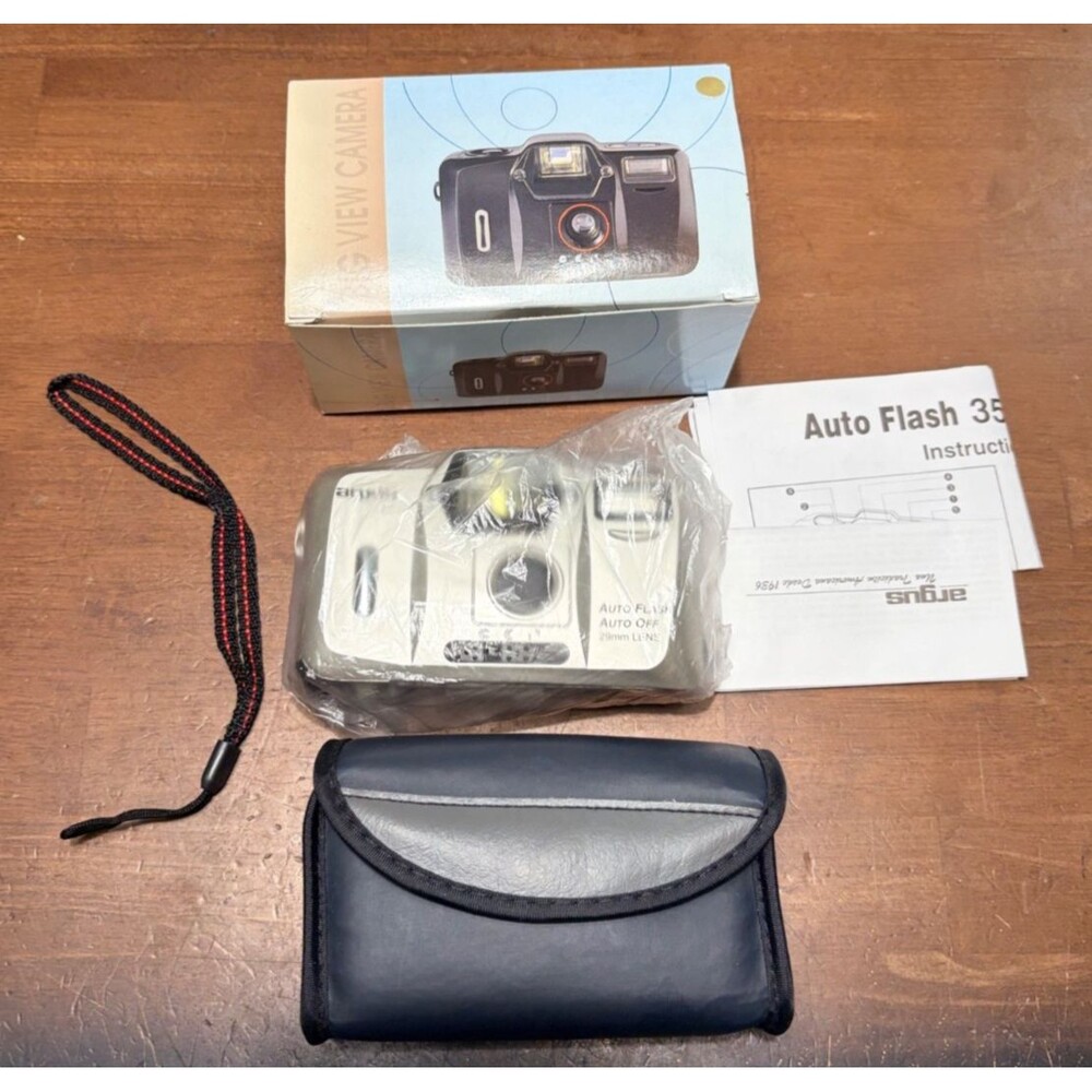 NOS 35mm Film Camera Argus FF300 Auto Flash in box w/ case, manual & wrist strap